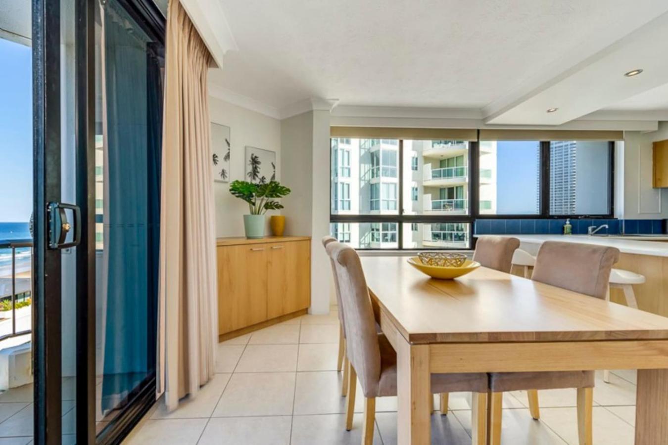 Carrington Getaway Ocean Views Wifi Parking Apartment Gold Coast